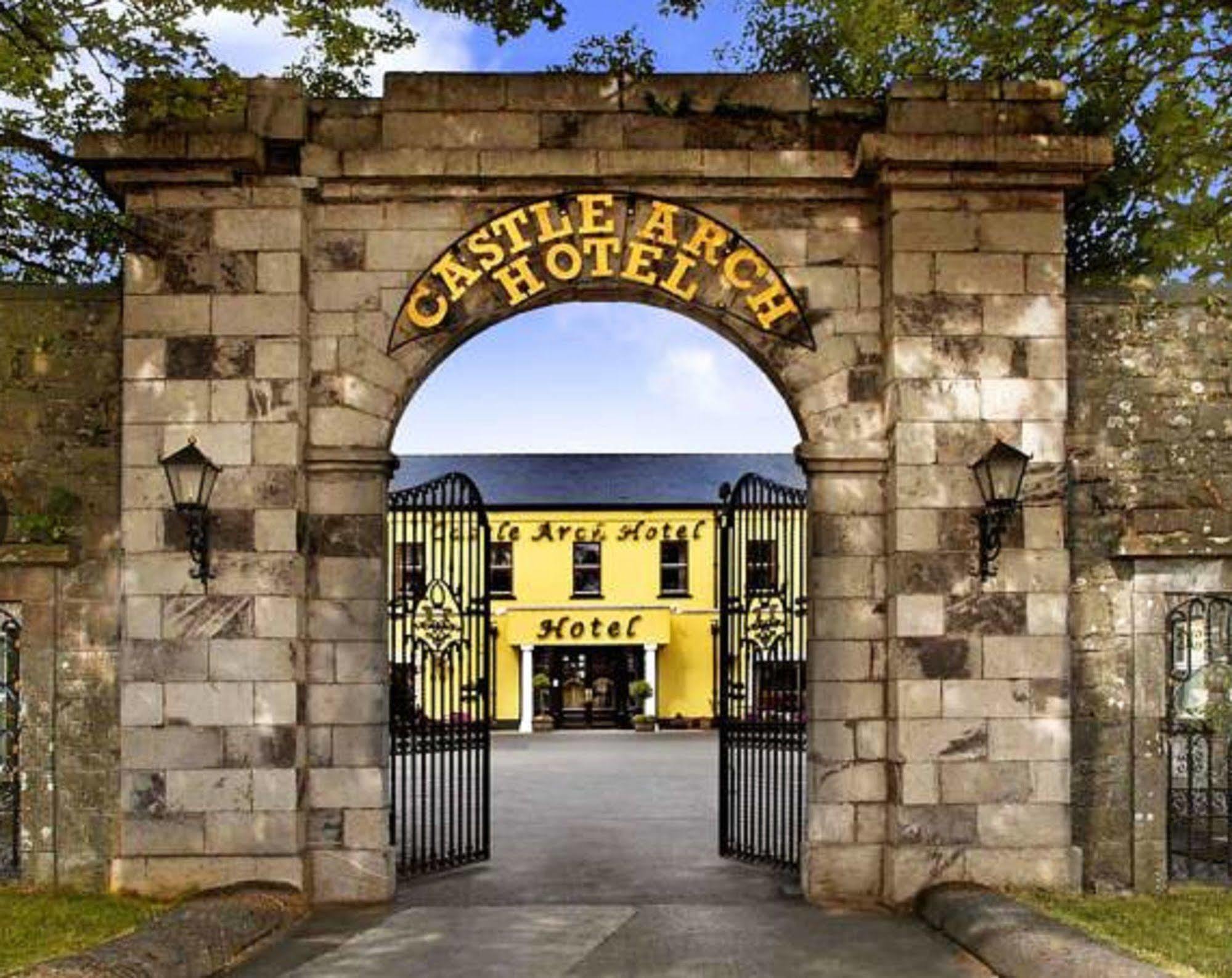 Hotel Castle Arch Trim